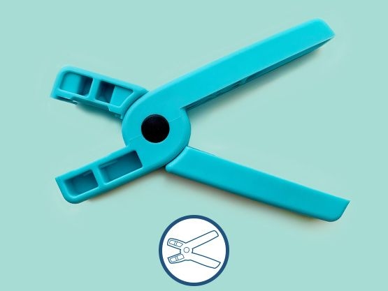 Snappy Tag Applicator