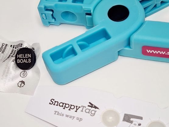 Snappy Tag Applicator