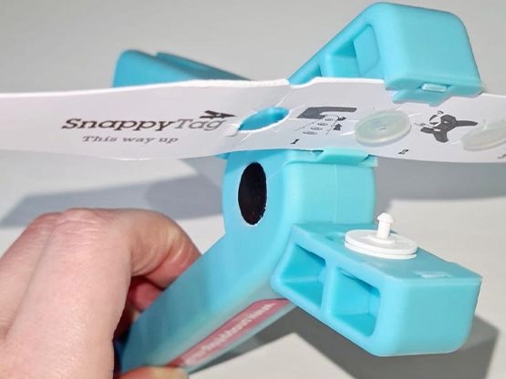 Snappy Tag Applicator