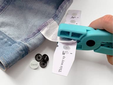 Snappy Tag Applicator
